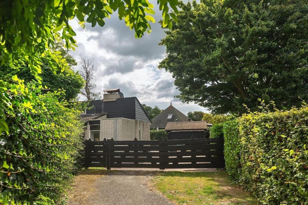 Bungalow Near Beach With Large Private Garden - Not For Companies Ouddorp Luaran gambar