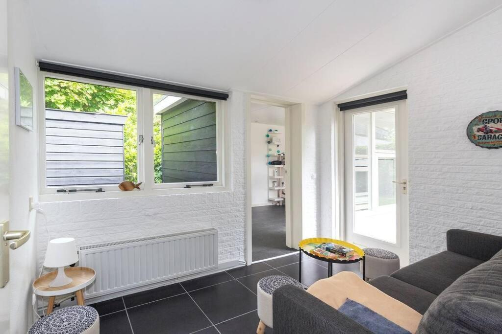 Bungalow Near Beach With Large Private Garden - Not For Companies Ouddorp Luaran gambar