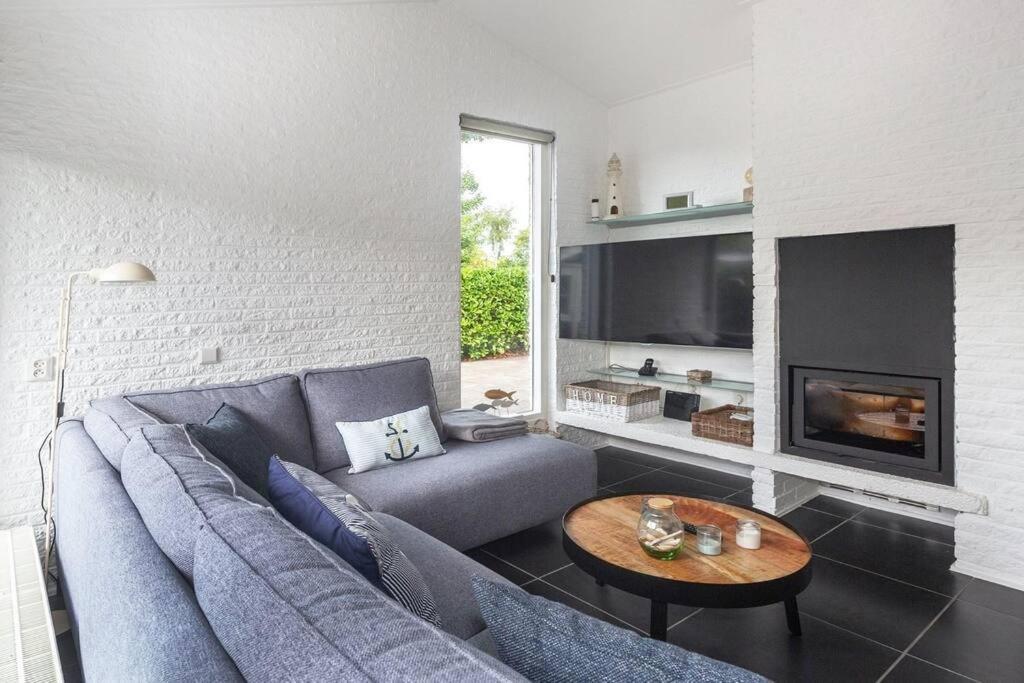 Bungalow Near Beach With Large Private Garden - Not For Companies Ouddorp Luaran gambar